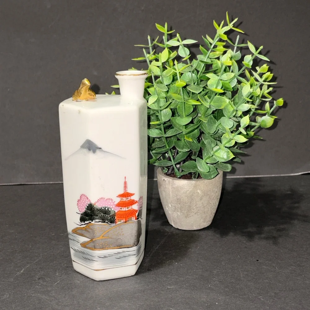Kamotsuru Japanese Porcelain Whistling Gold Bird Pagoda Sake Jug Bottle Decanter